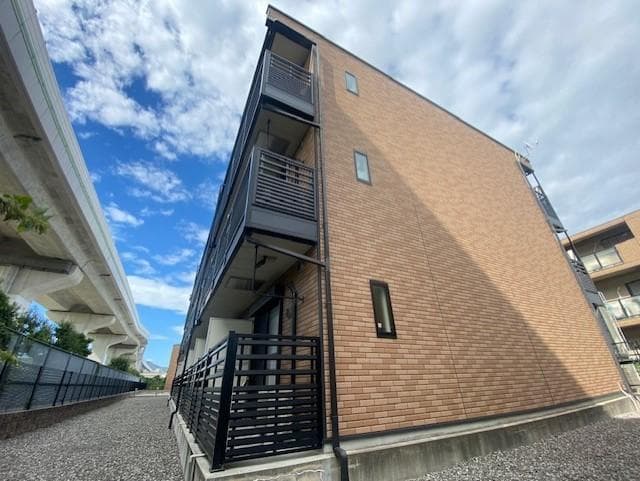 Main exterior of LEONEXT Riverside II
