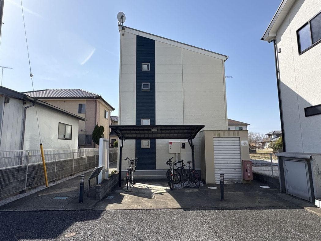 Main exterior of LEONEXT Shine