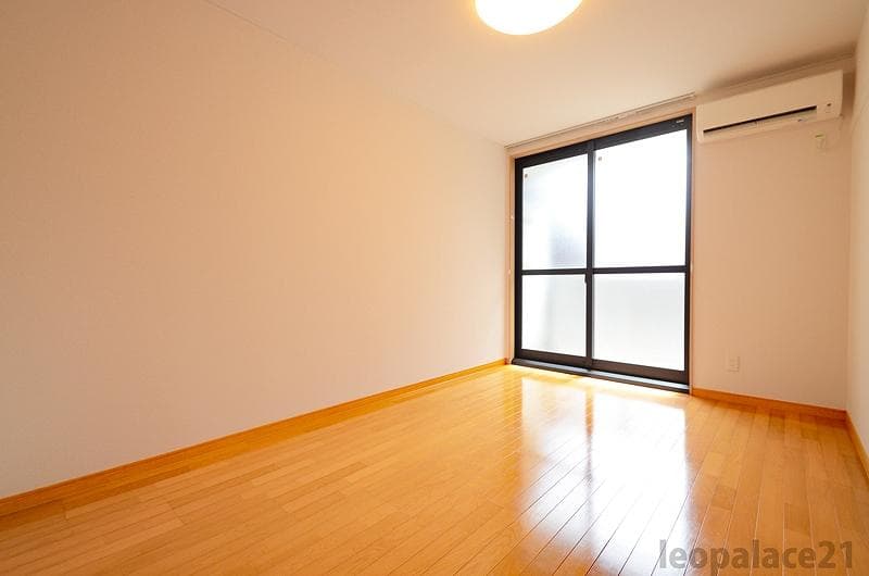 Room image 13