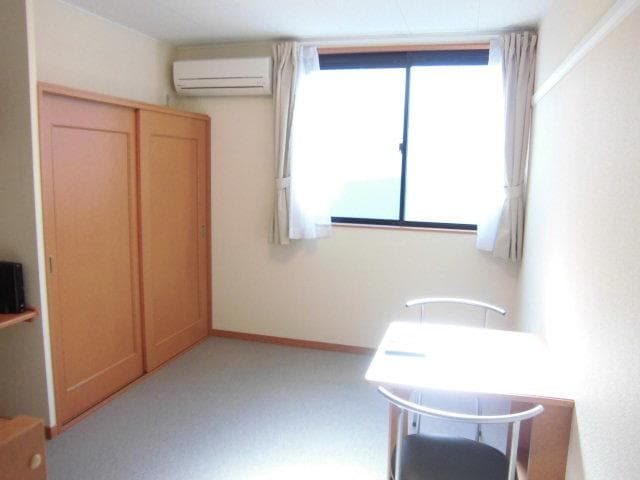 Room image 10