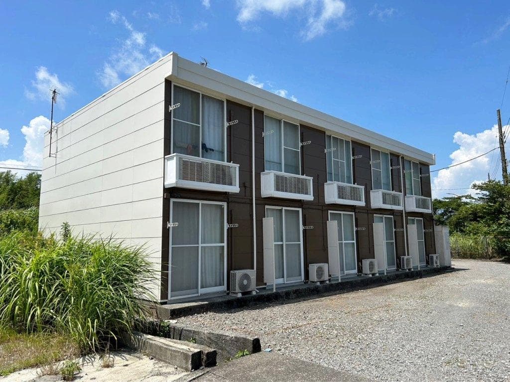 Main exterior of leopalace Kamado