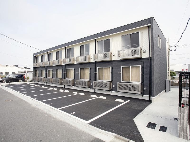 Main exterior of LEONEXT Hiyoshibaru II