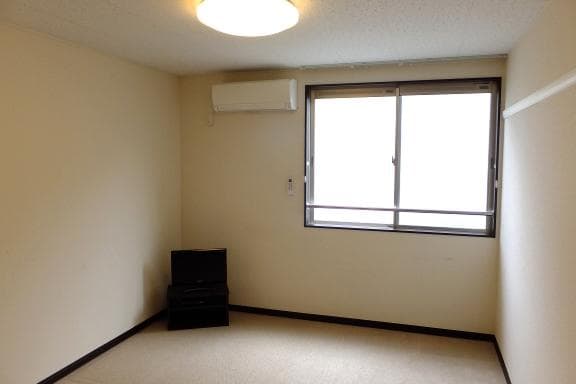 Room image 16