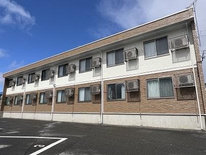 Main exterior of LEONEXT Hayashi no Machi II