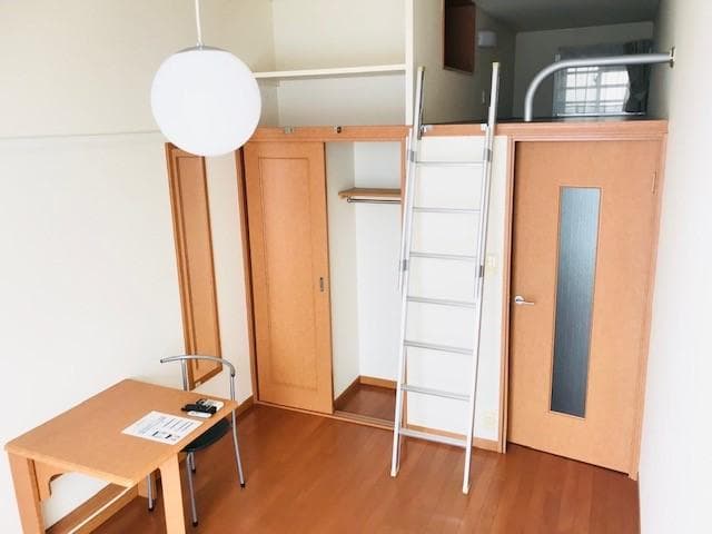 Room image 8