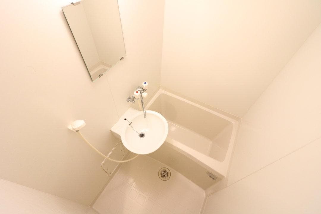 Room image 15