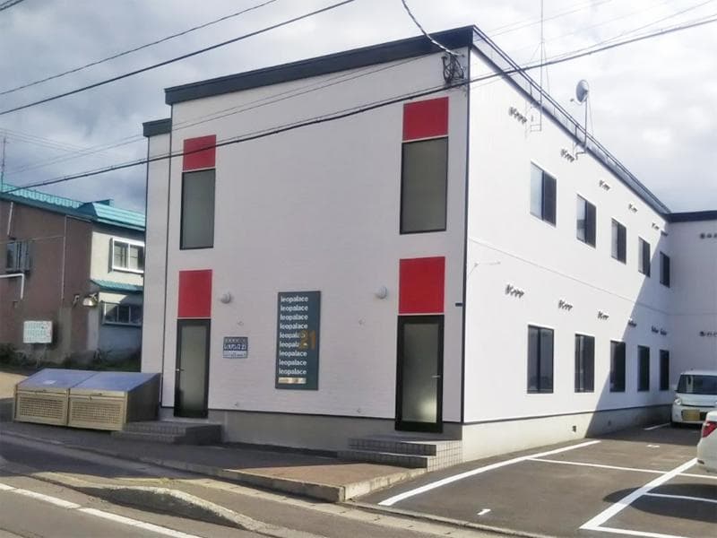 Main exterior of leopalace Irifune