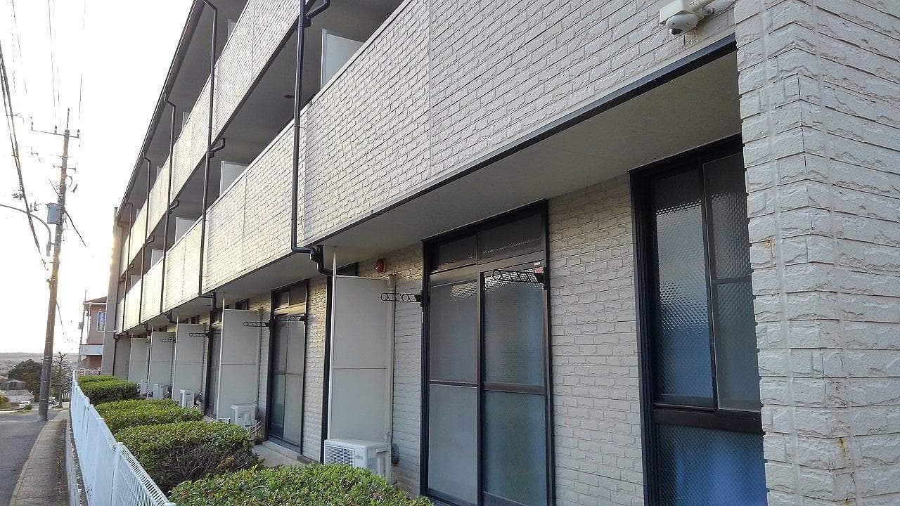 Main exterior of leopalace Nakadai