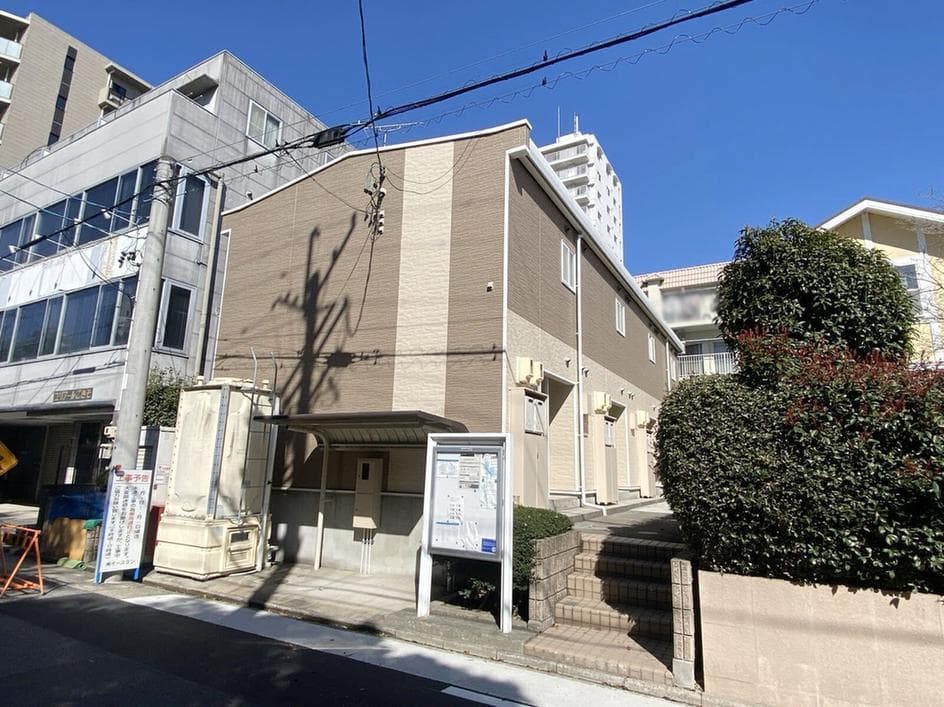 Main exterior of leopalace Hiroji