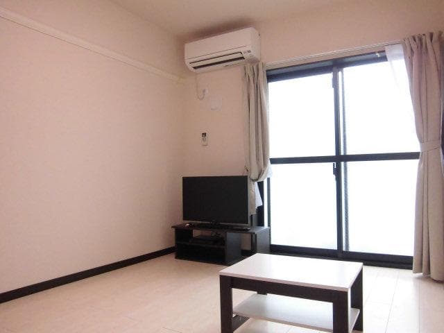 Room image 8