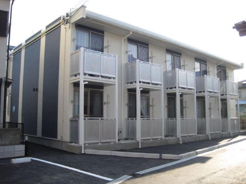 Main exterior of LEONEXT Glorious