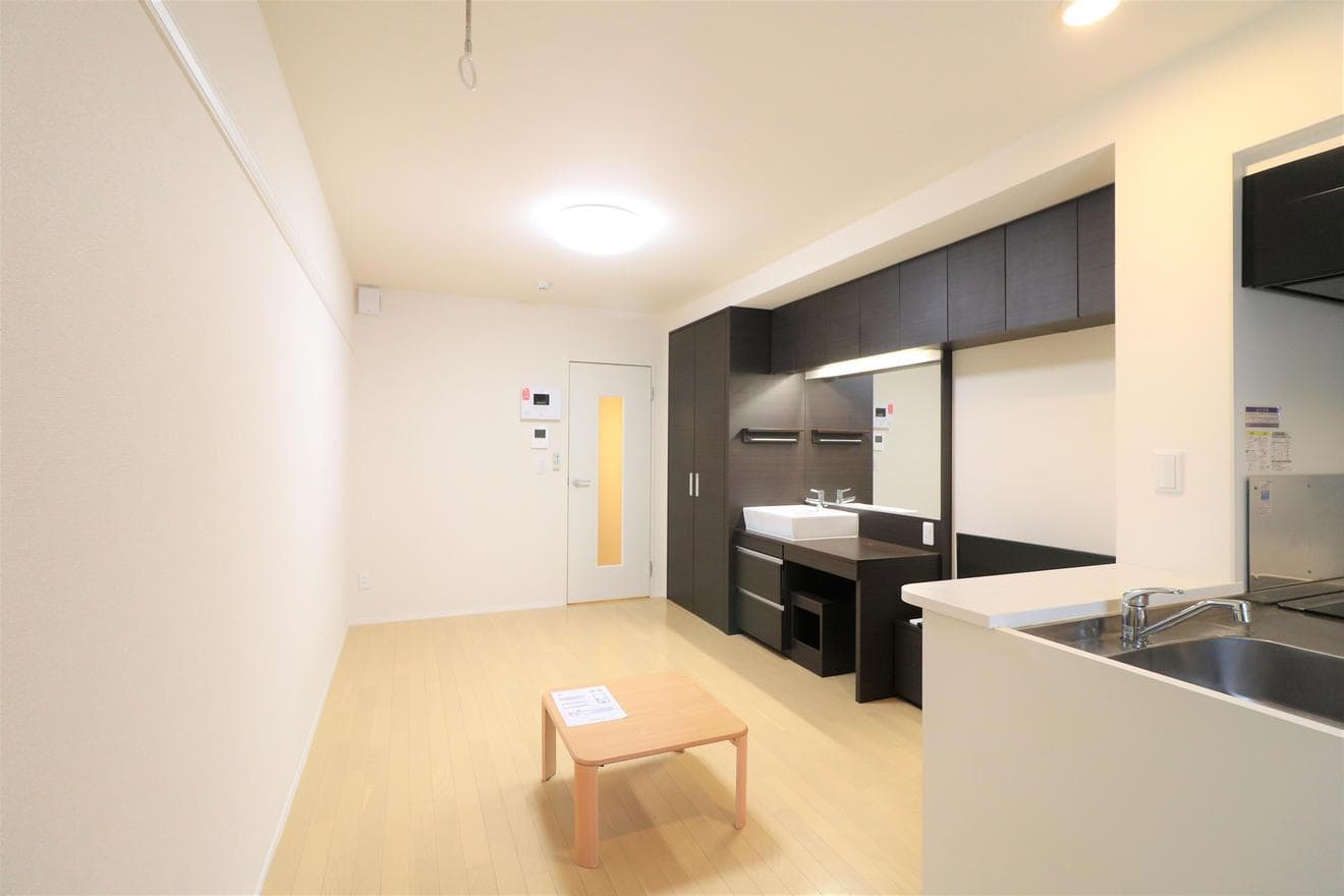 Preview interior of LEONEXT Nishiyama Tennozan