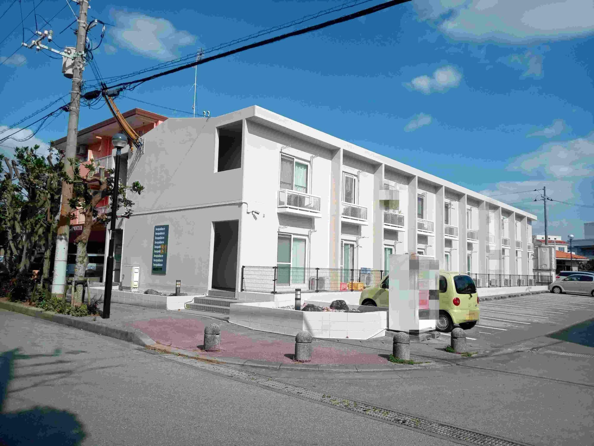 Main exterior of leopalace Tomimori