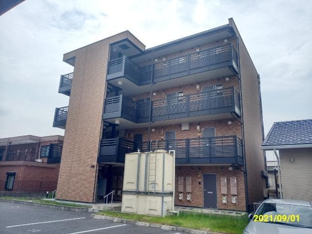 Main exterior of LEONEXT Shirahane