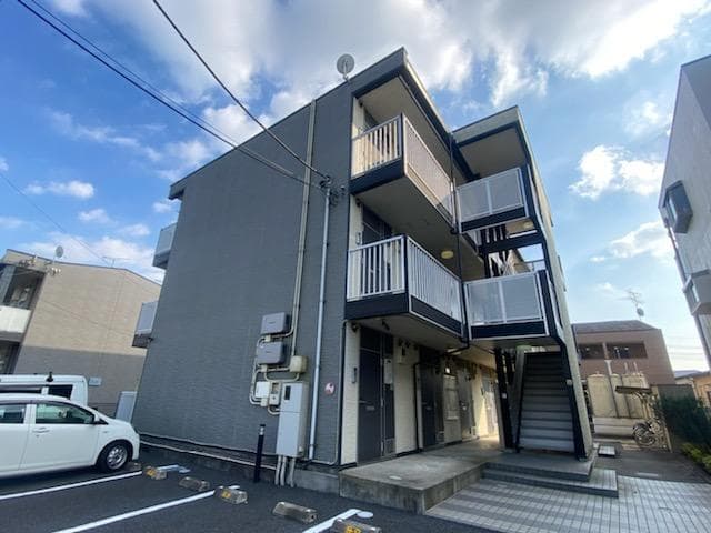Main exterior of leopalace Merci Shinwa