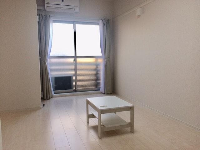 Room image 12