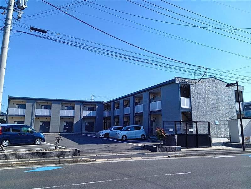 Main exterior of leopalace Himawari II