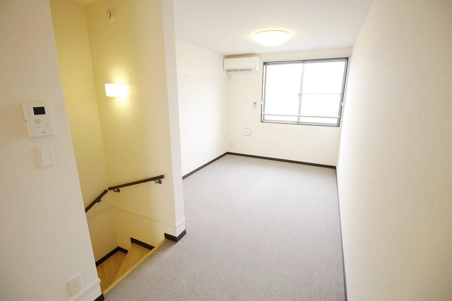 Preview interior of LEONEXT Sale