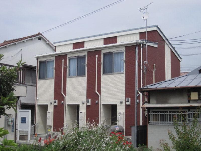 Main exterior of LEONEXT Komagabayashi