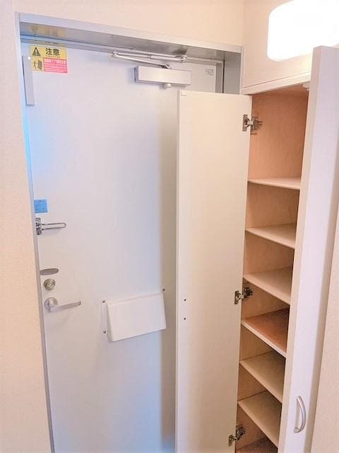 Room image 8
