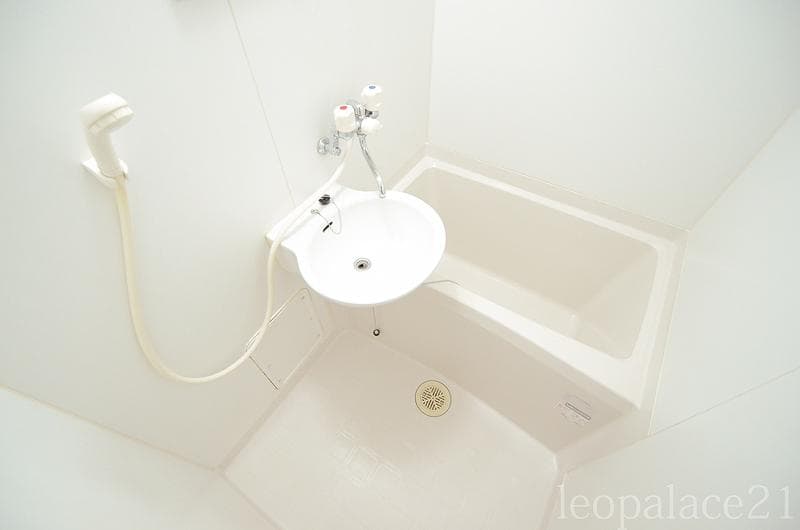 Room image 8