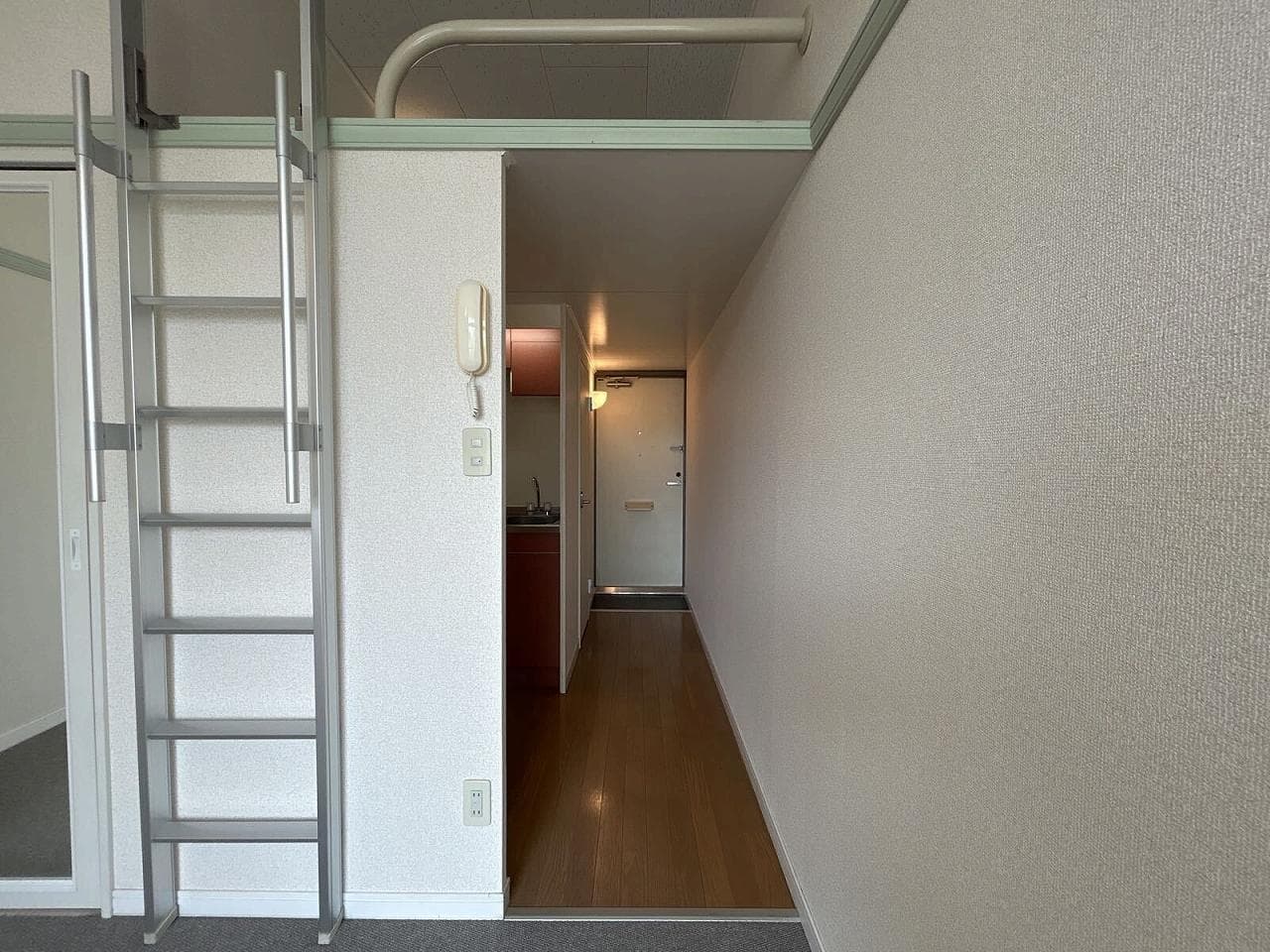 Room image 10