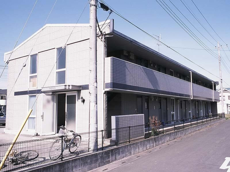 Main exterior of leopalace Emu Field I