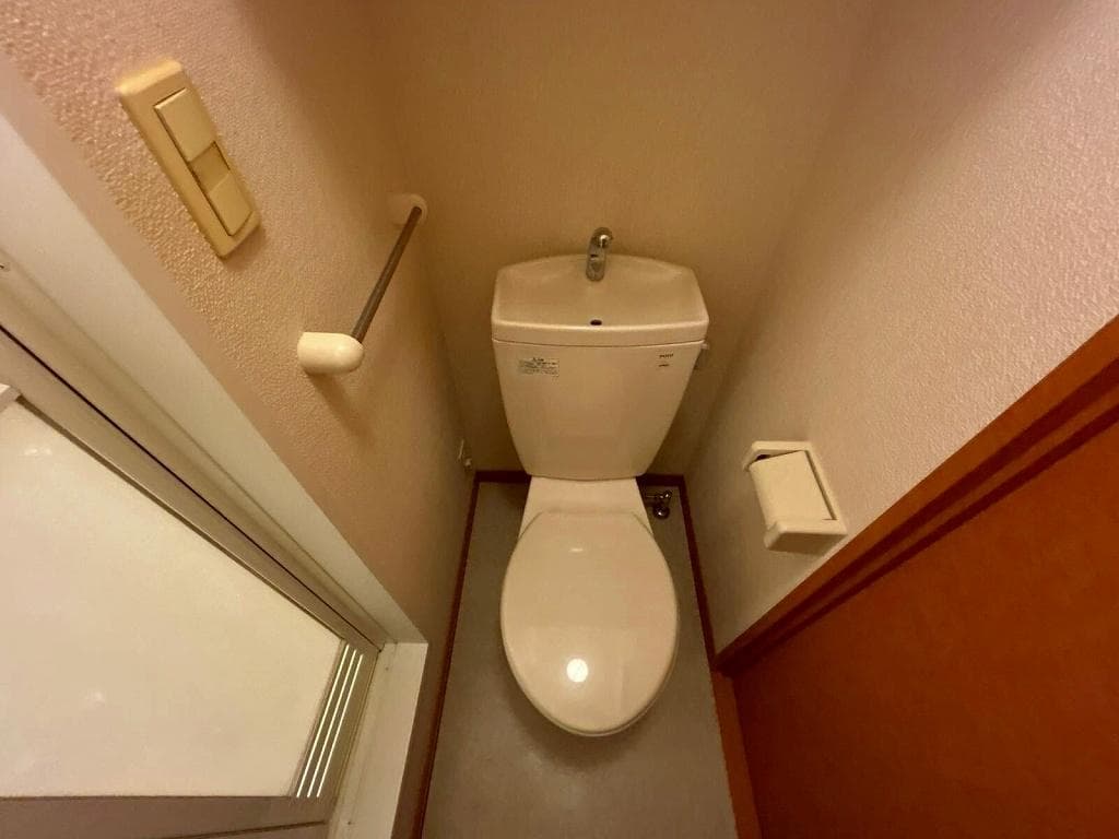 Room image 8