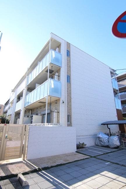 Main exterior of LEONEXT Maihama II