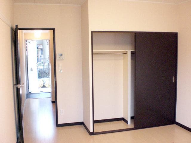 Preview interior of LEONEXT Elrazo