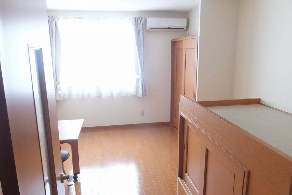 Room image 12
