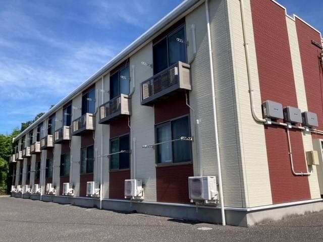 Main exterior of LEONEXT Kings Land