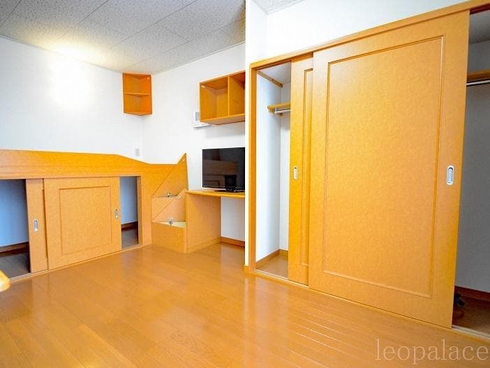 Room image 12
