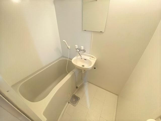 Room image 11