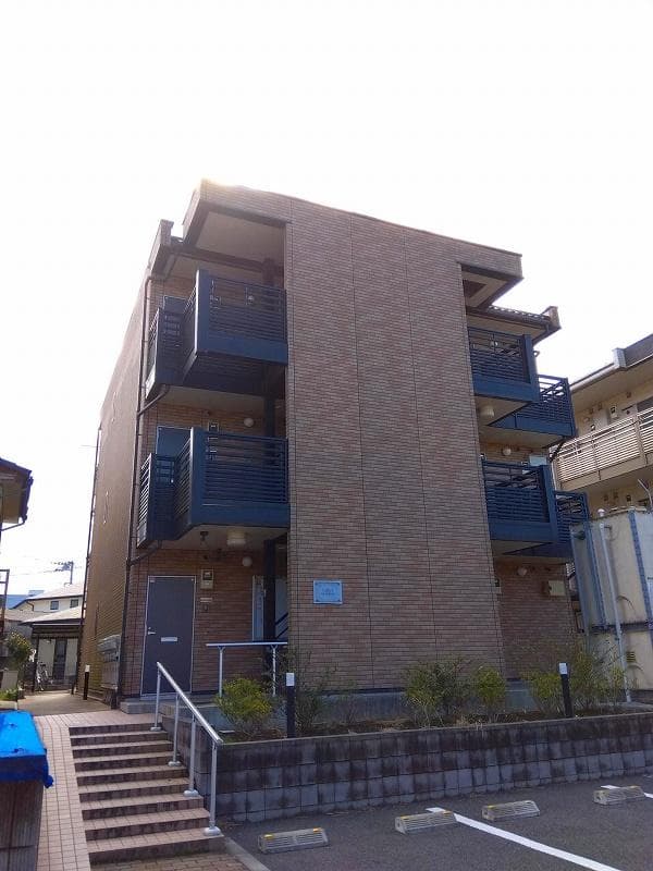 Main exterior of LEONEXT Alstroemeria