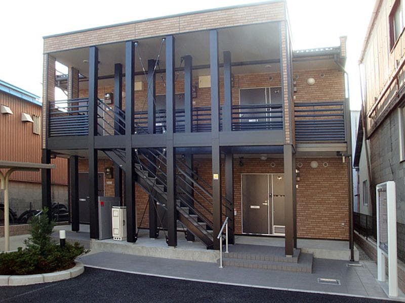 Main exterior of LEONEXT Lakeside