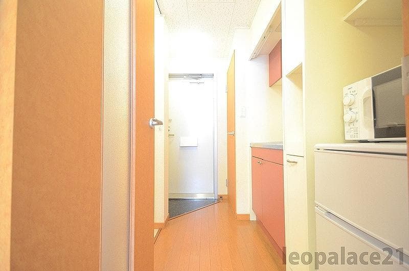 Room image 8