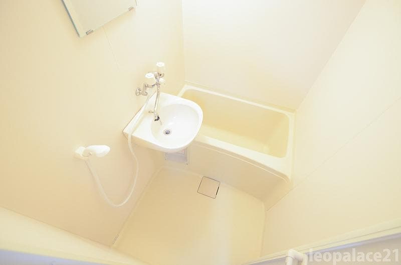 Room image 16