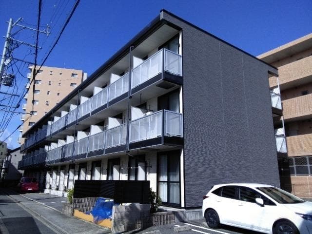 Main exterior of leopalace Fukiage