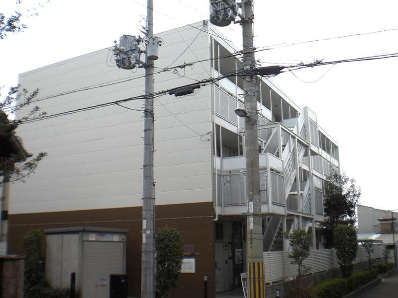 Main exterior of leopalace Uesumiyoshi