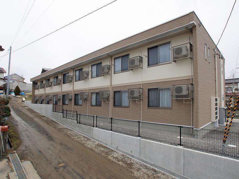 Main exterior of LEONEXT Spring Hill