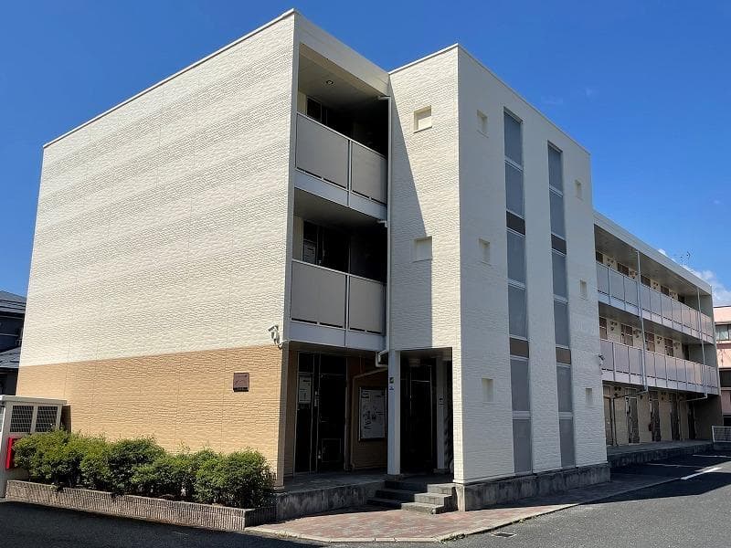 Main exterior of leopalace Itsukamachi