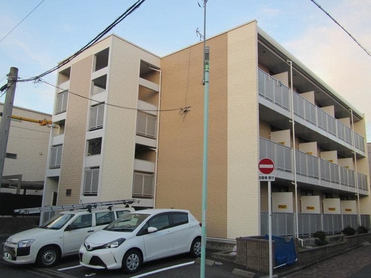 Main exterior of leopalace Tsukishima
