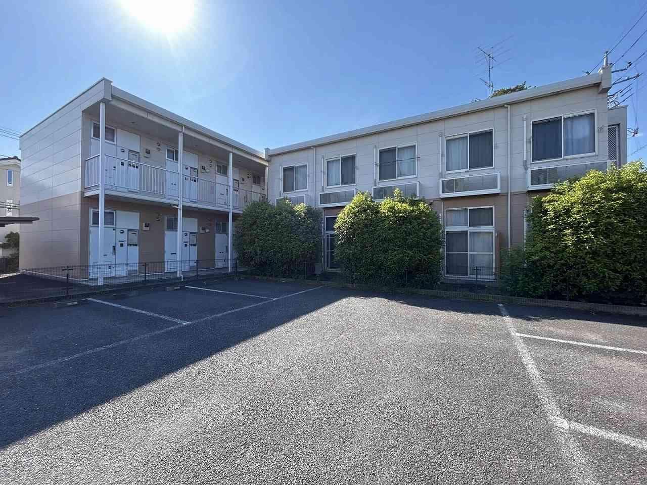 Main exterior of leopalace Miyamae