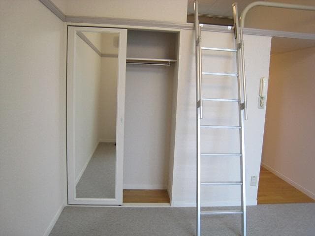 Room image 10