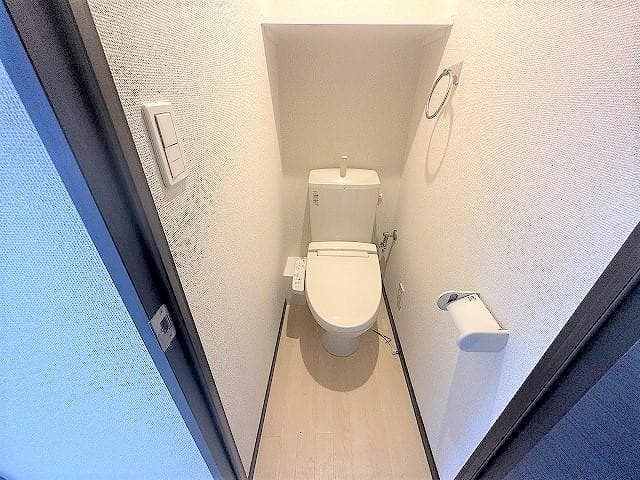 Room image 15
