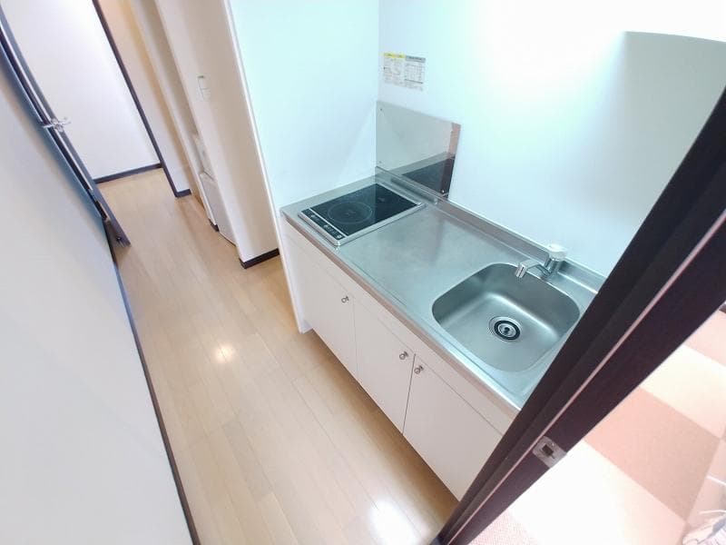 Room image 8