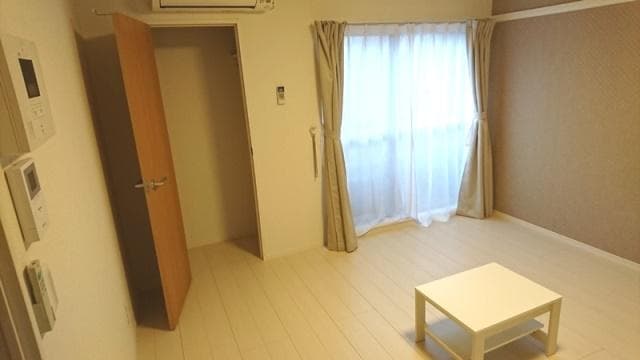 Room image 12