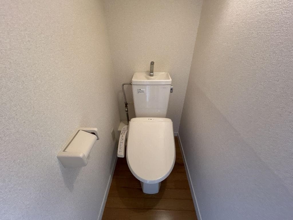Room image 8