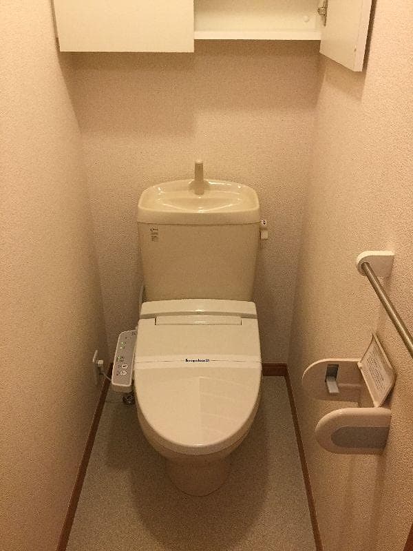 Room image 8